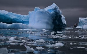 【シリーズ・都市伝説】全長数十メートル「南極のニンゲン」